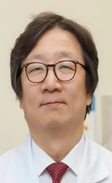 Portrait of Dr. Yoon-Koo Kang, Medical Oncology at Asan Medical Center